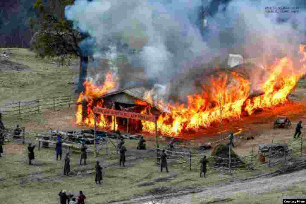 Финальная сцена фильма. Хайбах, конюшня.  