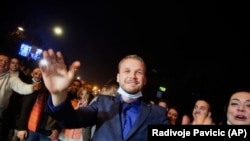 Draško Stanivuković, pobednik lokalnih izbora u Banjoj Luci, tokom pobjedničkog slavlja na ulicama ovog grada 16. novembra 2020.