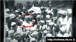 Крим. Табір «Артек», 1925 рік. Піонери та вожаті. У центрі Зіновій Соловйов – керівник відділу охорони здоров'я НКВС і керівник військово-санітарного управління Червоної Армії