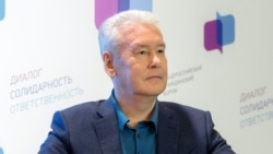 Лицом к событию. Перекрасить Кремль в белый цвет?  Лицом к событию. Перекрасить Кремль в белый цвет?