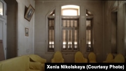 Итальянский дворец, Эсна