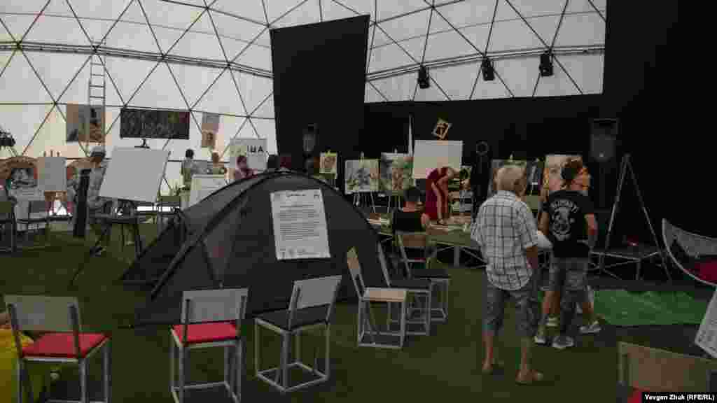 Проект «Демонстрация мастерских художников». В его рамках все желающие смогут увидеть, как работают профессиональные художники в своих арт-пространствах