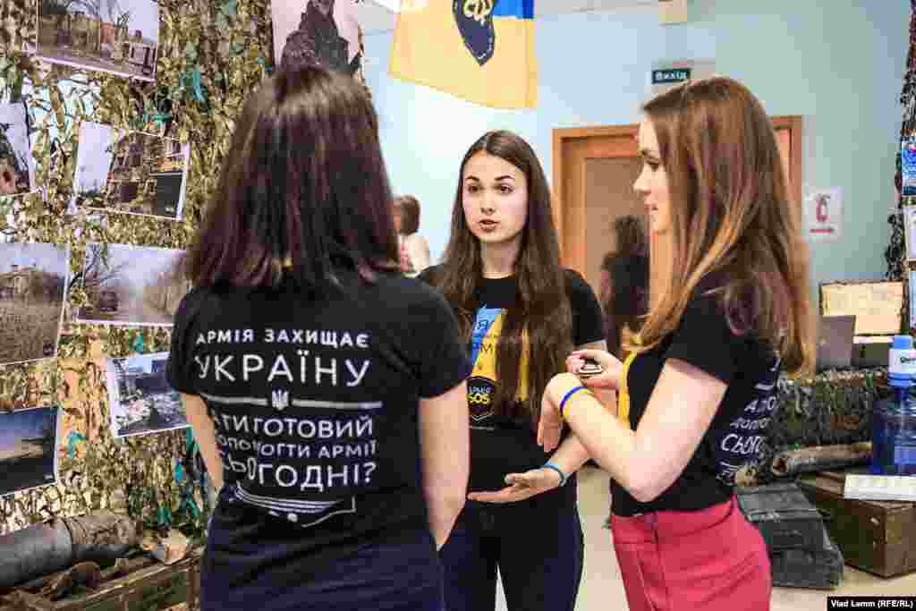 Волонтери організації «Армія SOS»