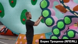 Скульптура «Горох» у інсталяції CHIAOZZA – один із найулюбленіших образів Марії Примаченко