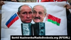 Плакат учасників акції протесту біля білоруського посольства в Україні проти інтеграції Білорусі і Росії. Київ, 7 грудня 2019 року