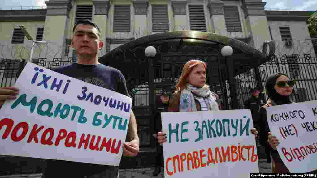 Акція під посольством Росії у Києві 