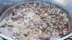 Праздничный обед и салют: в крымском селе отметили Курбан-байрам (видео) Праздничный обед и салют: в крымском селе отметили Курбан-байрам (видео)