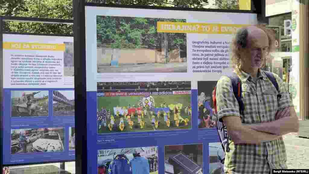 «Україна? Це Європа!» – описи під фотографіями зроблені чеською мовою і пояснюють прагнення та дії України у напрямку євроінтеграції 