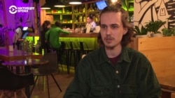 «Уезжать пока не поздно»: интервью стендап-комика Долгополова перед отъездом из России (видео) «Уезжать пока не поздно»: интервью стендап-комика Долгополова перед отъездом из России (видео)