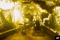 Українська артилерія (14-та бригада Нацгвардії «Червона калина») веде вогонь по російських позиціях поблизу Покровська на Донеччині (ілюстраційне фото)