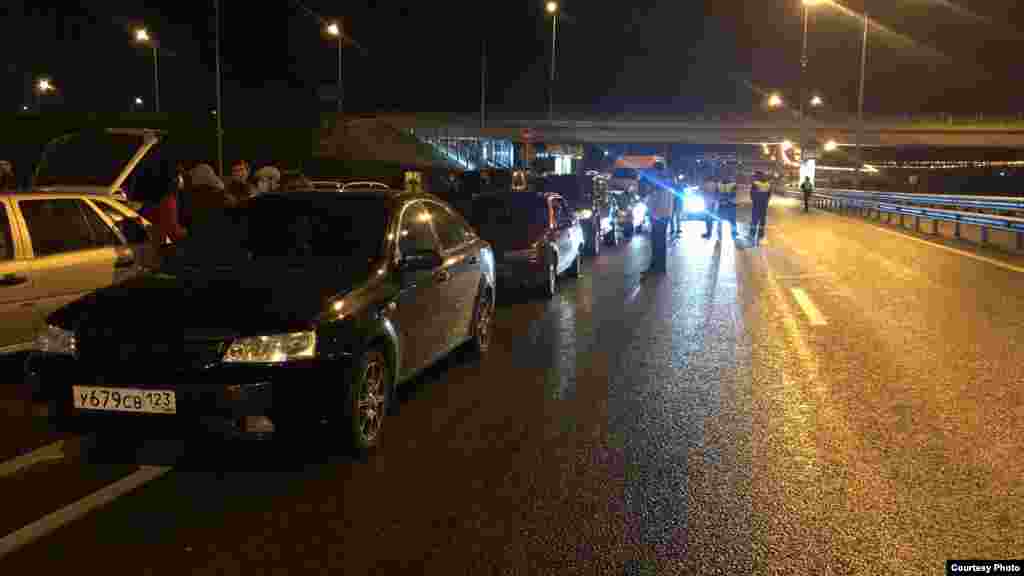 3 листопада о 10 ранку відбулося засідання Південного окружного військового суду в Ростові-на-Дону, на якому винесли вирок фігурантам красногвардійської «справи Хізб ут-Тахрір». Рустема Емірусеїнова засудили на 17 років, Арсена Абхаїрова – на 13 років, Ескендера Абдулганієва – на 12 років ув'язнення  