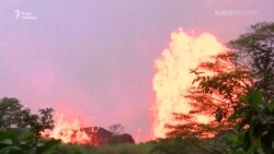 Лава з вулкана на Гаваях почала стікати в Тихий океан (відео) Лава з вулкана на Гаваях почала стікати в Тихий океан (відео)