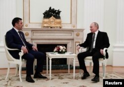 Садир Жапаров (л) і Володимир Путін (п) під час зустрічі в Кремлі, 24 лютого 2021 року