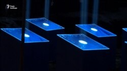 У Києві вшанували Небесну сотню – сотнею прожекторів, спрямованих у небо (відео) У Києві вшанували Небесну сотню – сотнею прожекторів, спрямованих у небо (відео)