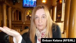 Tanja Topić, novinarka i politička analitičarka,  naučna je saradnica Fondacije Fridrih Friedrich-Ebert-Stiftung u Banjaluci