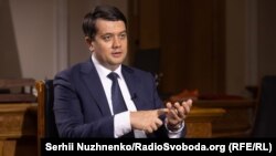 Верховна Рада напередодні внесла до порядку денного питання про відкликання голови парламенту Дмитра Разумкова із займаної посади