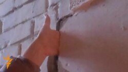 Київський будинок сповзає в котлован новобудови Київський будинок сповзає в котлован новобудови