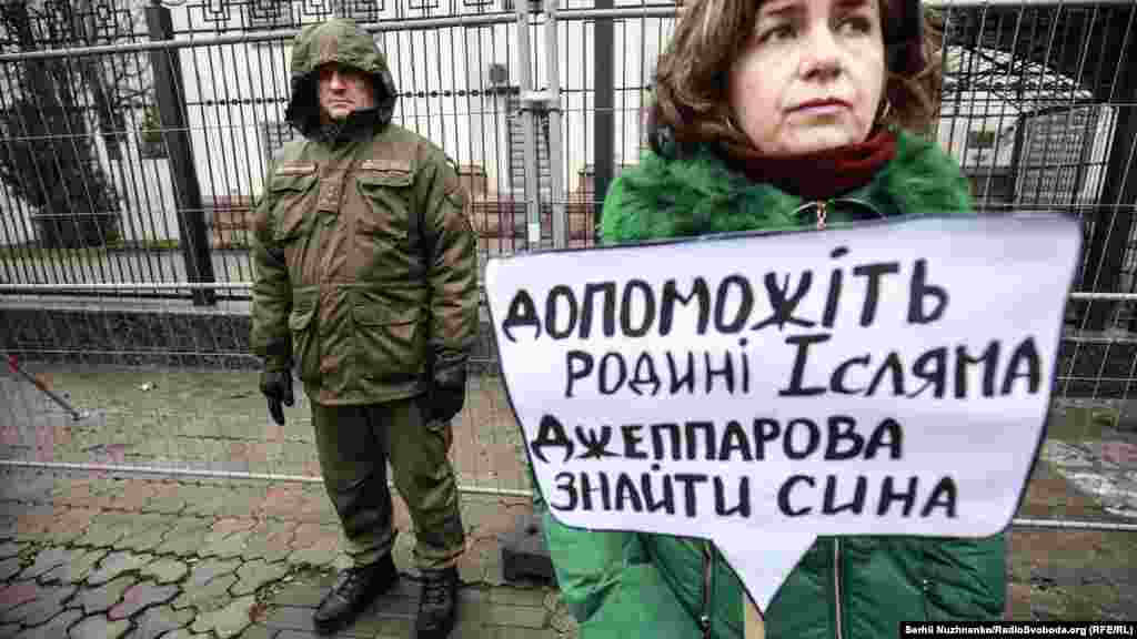 По данным активистов, с момента аннексии Крыма Россией исчезли 44 крымчанина. 17 человек нашли, 16 – до сих пор считаются пропавшими без вести, 6 – были найдены мертвыми, еще двое – находятся в местах лишения свободы