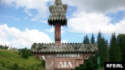 Від вказівника біля дороги до полонини – півгодини ходу