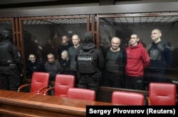 În martie, un tribunal militar rus a pronunțat sentințe lungi de închisoare pentru 12 membri ai Brigăzii Azov. Inculpații au fost condamnați la 13 până la 23 de ani de închisoare, a anunțat presa de stat rusă.