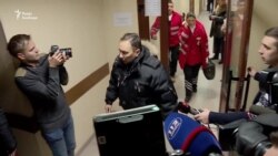 Підозрюваного, якого звільнили з полону угруповання «ДНР», під час судового засідання забрала швидка Підозрюваного, якого звільнили з полону угруповання «ДНР», під час судового засідання забрала швидка