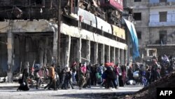 Жители Алеппо перемещаются из одного района города в другой