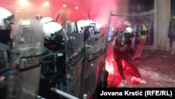 Policijske jedinice ispred Filozofskog fakulteta u Novom Sadu, 5.9.2025.