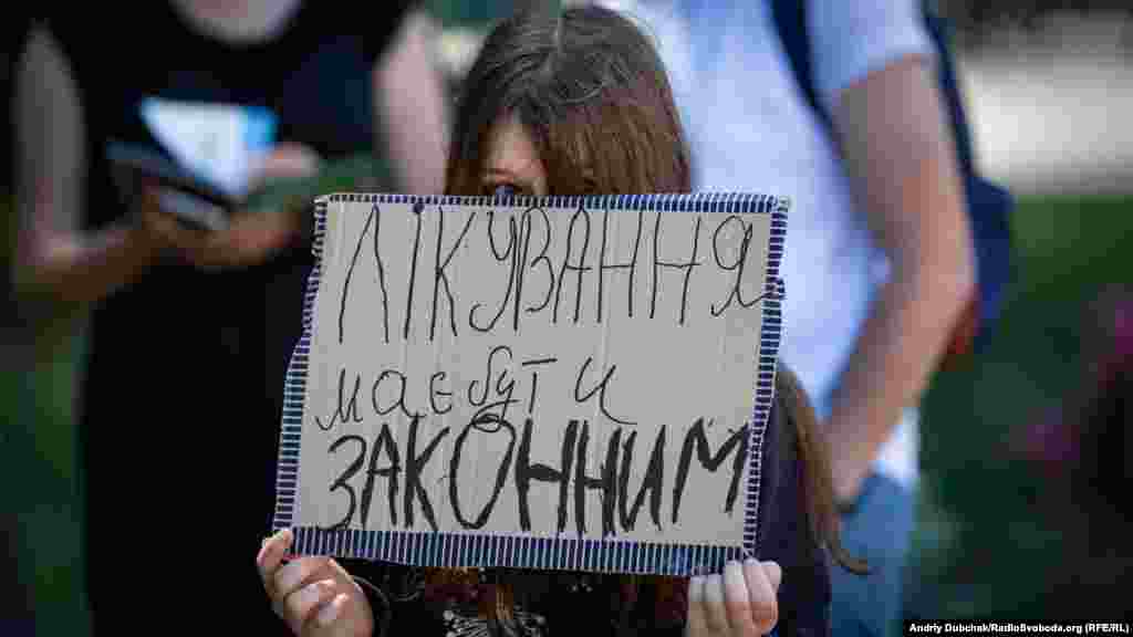 Основна вимога – ухвалення законпроекту 10313, який регулює доступ українців до лікування медичним канабісом та препаратами на його основі