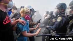 Поліція і протестувальники в Лос-Анджелесі, США, 8 червня 2025 року