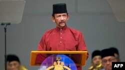 Раніше рішення влади Брунею запровадити страту за одностатевий секс і подружню зраду викликало осуд у світі