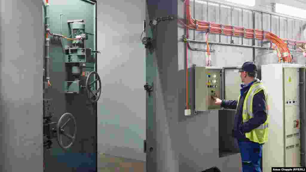 Zatvaranje vrata tokom testiranja OSM skloništa. Danas su argumenti o zatvaranju praške mreže skloništa utihnuli.  