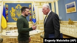 Президент України Володимир Зеленський і спецпредставник США з питань України і Росії Кіт Келлог (праворуч). Київ, 20 лютого 2025 року