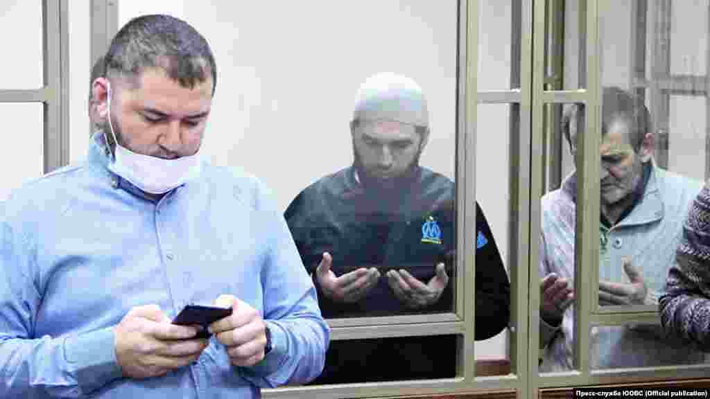 Фигуранты белогорского «дела Хизб ут-Тахрир» Риза Омеров и Энвер Омеров (справа). В 2022 году осужденный 60-летний фигурант «дела Хиз бут-Тахрир» Энвер Омеров переведен во «Владимирский централ». Оба признаны правозащитниками политзаключенными,