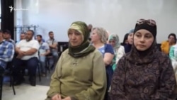 Мать политузника Абдуллаева: «Мне очень тяжело. Узеир на глазах может умереть» (видео) Мать политузника Абдуллаева: «Мне очень тяжело. Узеир на глазах может умереть» (видео)