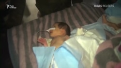 Після авіаударів Росії з сирійської лікарні евакуюють немовлят (відео) Після авіаударів Росії з сирійської лікарні евакуюють немовлят (відео)