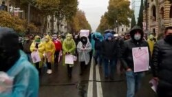 У Тбілісі тривають протести опозиції проти результатів парламентських виборів в Грузії У Тбілісі тривають протести опозиції проти результатів парламентських виборів в Грузії