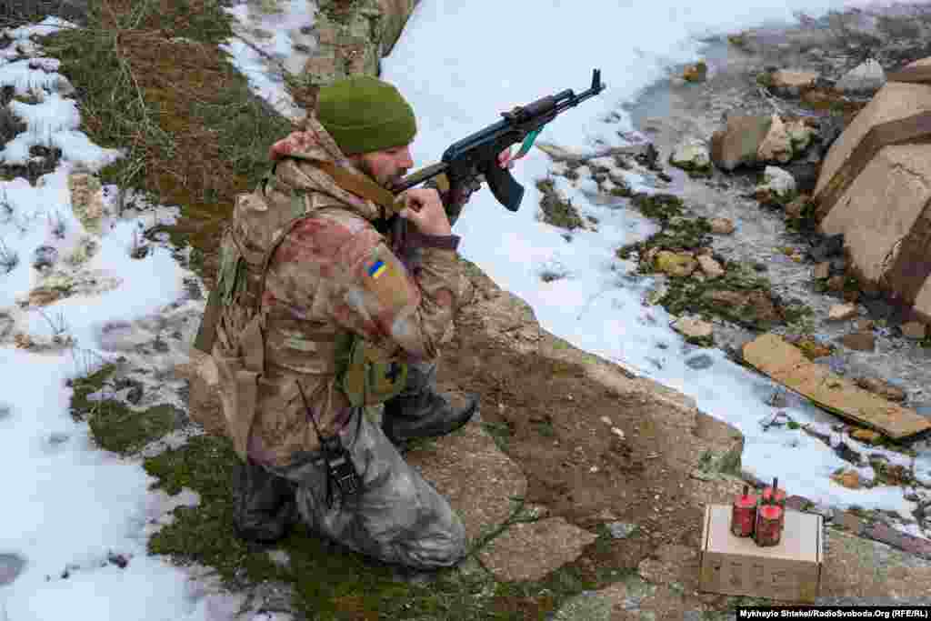 Потім сидячи – для більш влучної стрільби