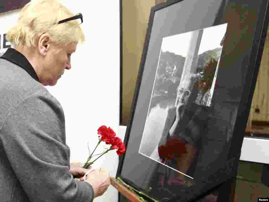 Портрет Елены Боннэр в музее Сахарова в Москве, 19 июня 2011