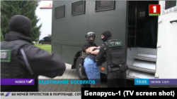 Кадри з репортажу державного телебачення Білорусі про затримання бойовиків під Мінськом