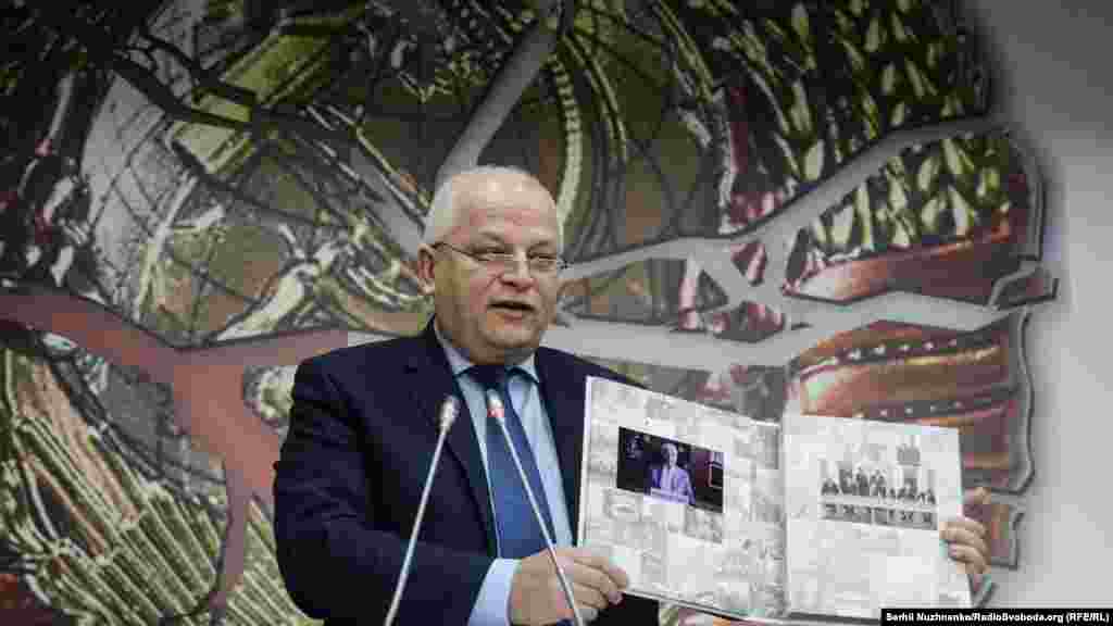 Степан Кубів презентує книгу «Біловезька угода. 8 грудня 1991 року»