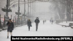 В Укргідрометцентрі очікують, що середня температура з грудня по лютий буде на 1-2 градуси вищою за норму в період з 199-го по 2020 рік