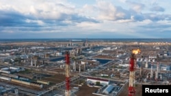 Нефтеперерабатывающий завод в Волгограде