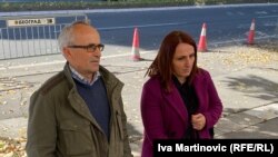 Nail Kajević i Selma Memović Čolović, članovi porodica žrtava uoči izricanja presude pred Specijalnim sudom u Beogradu. Tela Nailovog brata Nijaza i Selminog oca Fikreta do danas nisu pronađena.