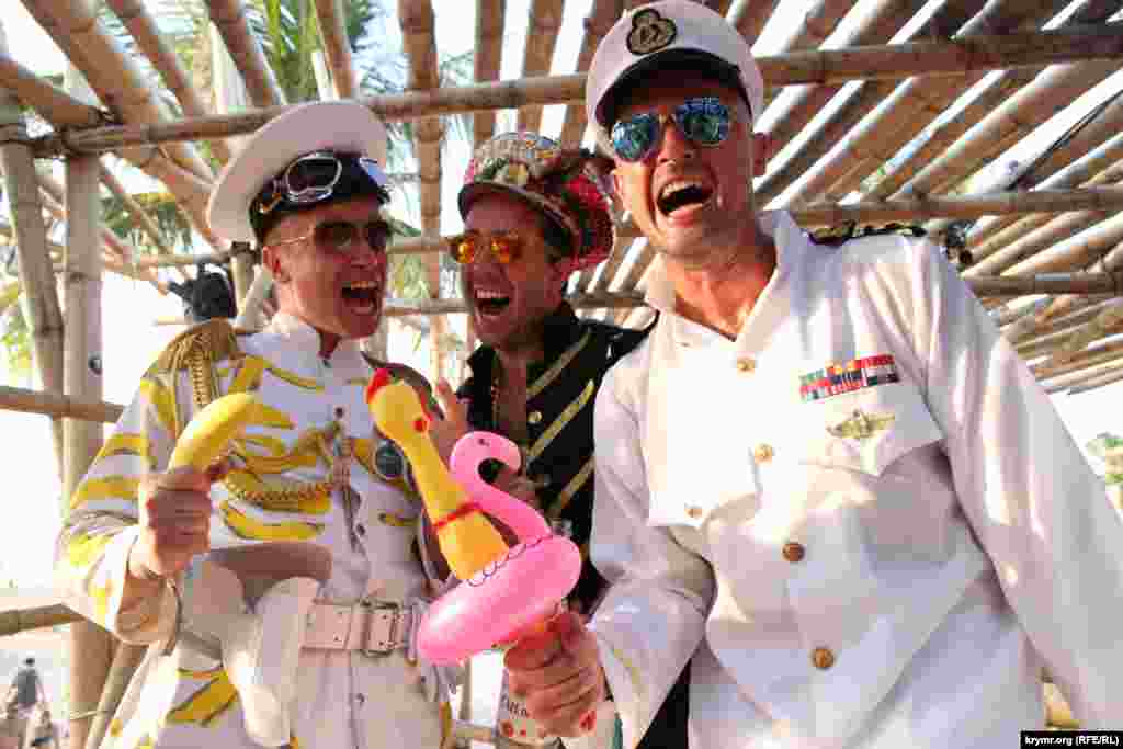 Счастливые участники фестиваля Epizode