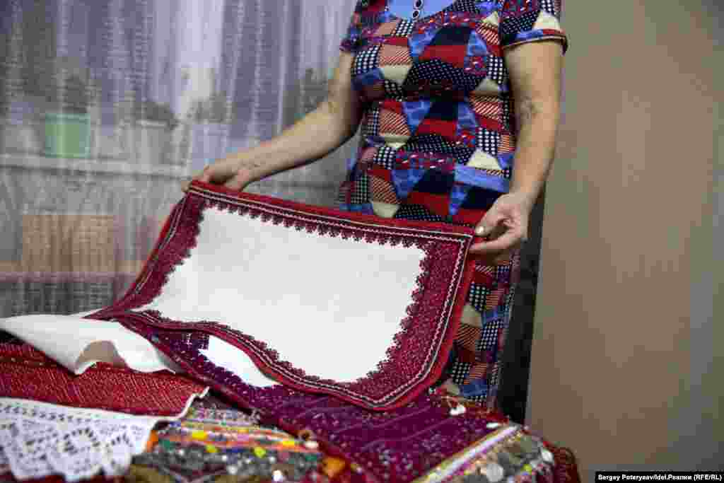 Лидия Веткина не продает работы, над которыми сидит полгода 