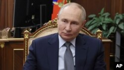 Водночас, за словами Путіна, російські війська мають бути готові відбивати «можливі порушення перемир’я».