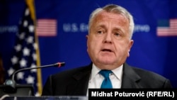 John Sullivan tokom posjete Sarajevu