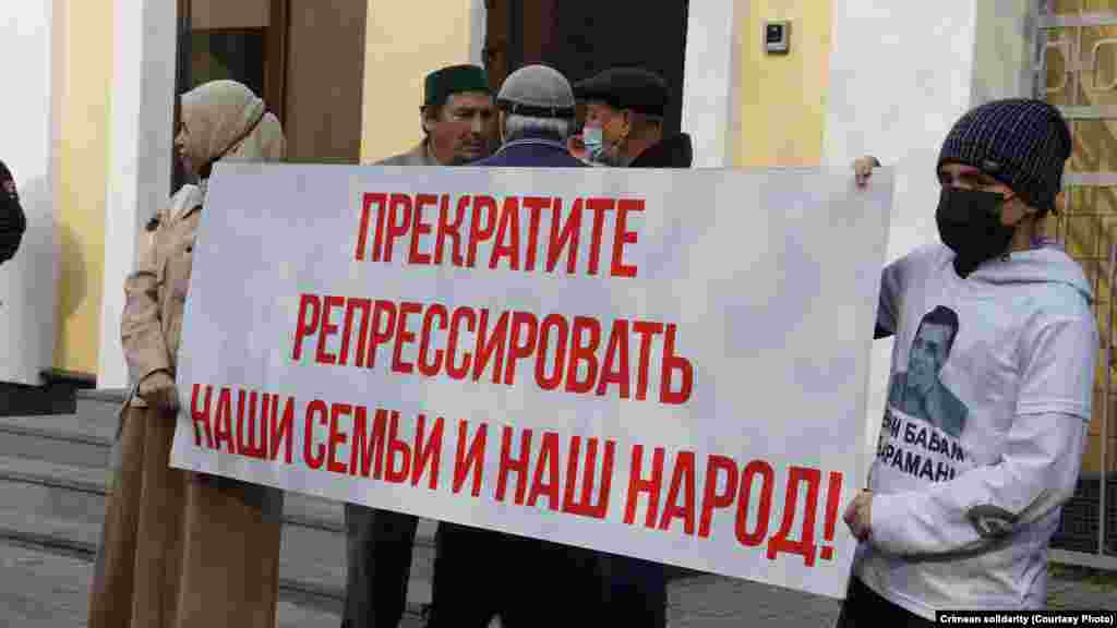 Правозащитный центр «Мемориал» признал политзаключенными четверых крымчан, фигурантов третьего бахчисарайского «дела Хизб ут-Тахрир» Сейтумера Сейтумерова, Османа Сейтумерова, Амета Сулейманова и Рустема Сейтмеметова