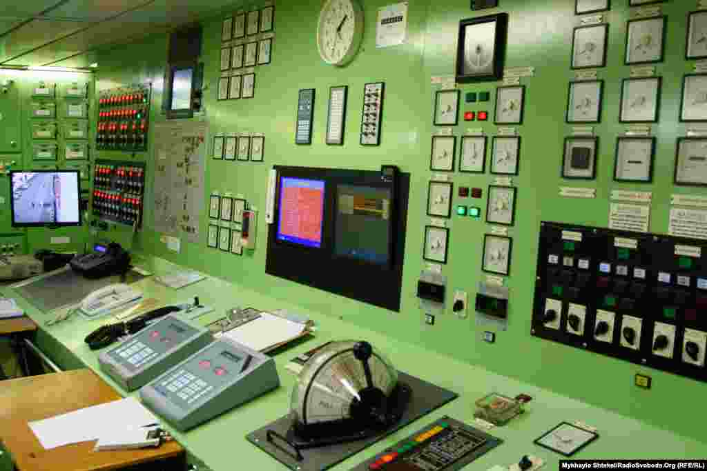 Пункт керування машинним відділенням – все автоматизовано і керується з центрального пульту