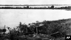 Німецькі військові понтонним мостом перетинають Дніпро з правого на лівий берег. Київ, 30 вересня 1941 року